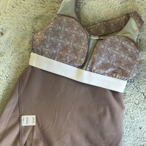 Exercise/yoga built-in bra tank. - Picture 6 of 6